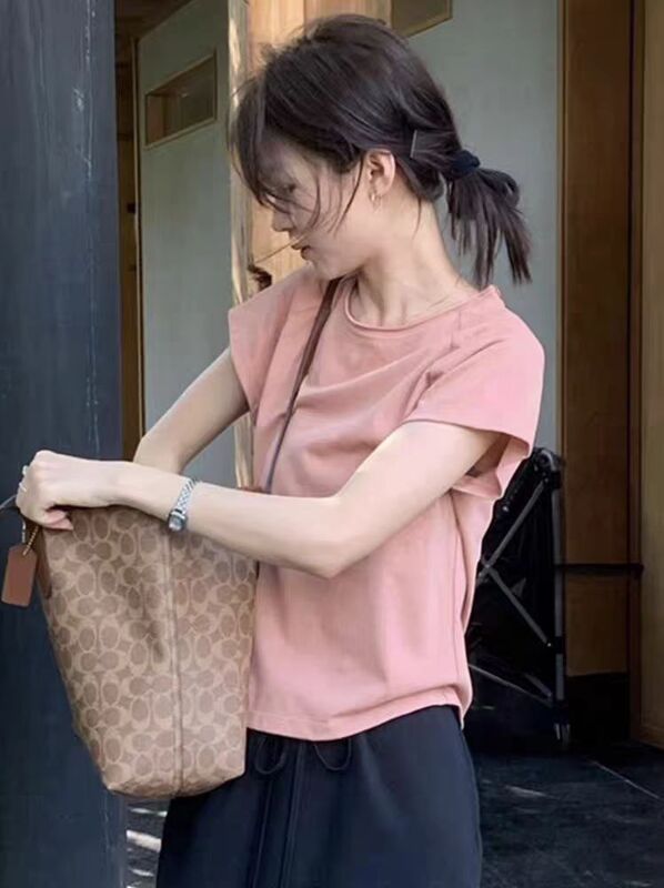 ピンクの右肩半袖Tシャツ女性用2025夏多用途新スタイル着用スリムフィットショートボトムシャツトップ|undefined