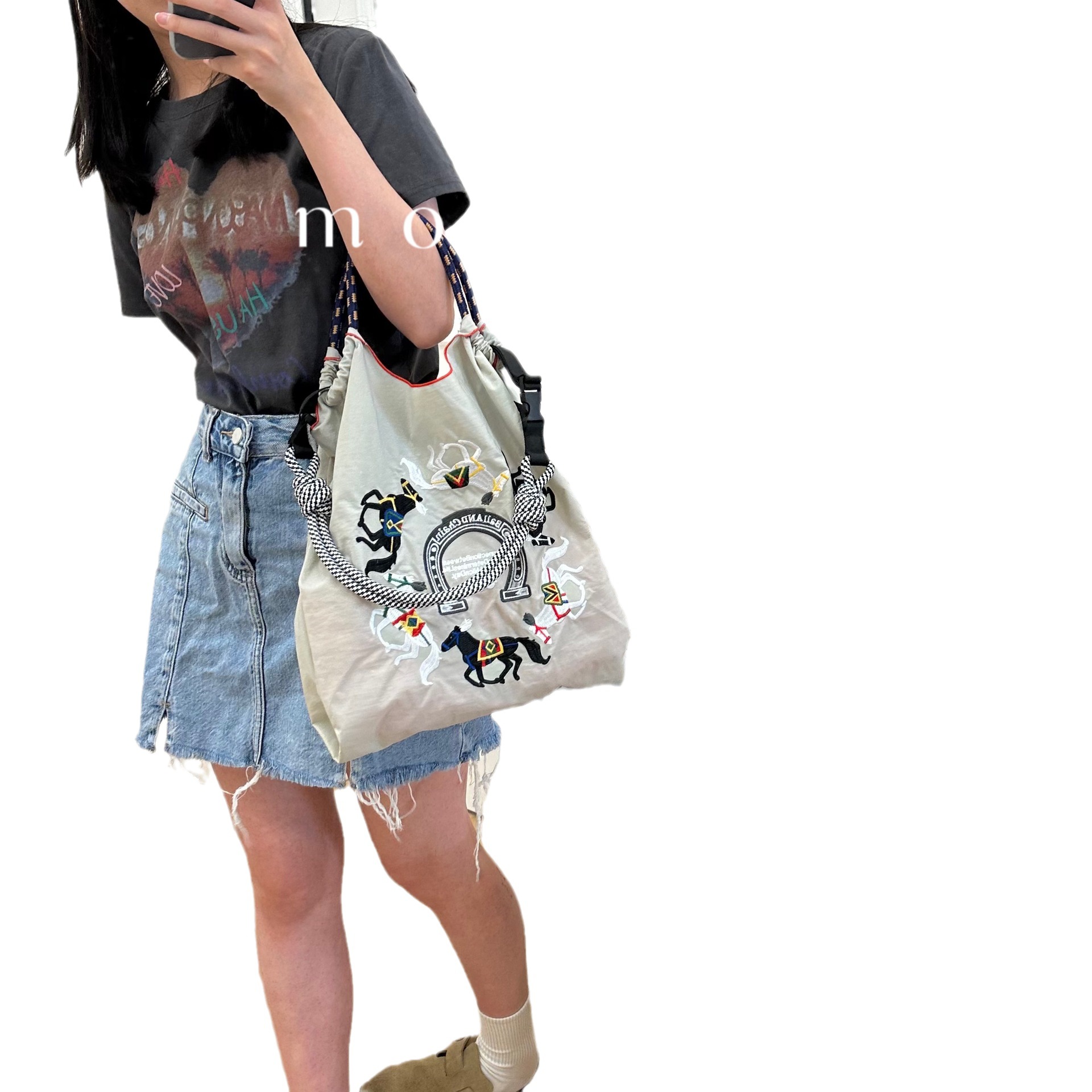 厳選されたネットセレブと同じスタイルの馬刺繍ボールチェーン環境に優しいバッグショッピングバッグ刺繍ショルダーバッグ