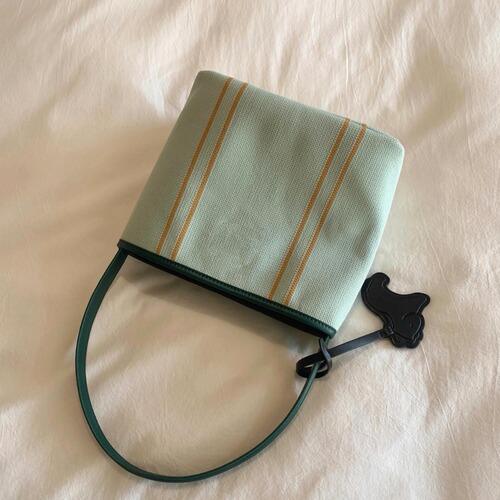 Large Capacity tote bag, 2024 new model, suitable for school, commuting, simple hand-held, stylish single shoulder or cross-body bag
