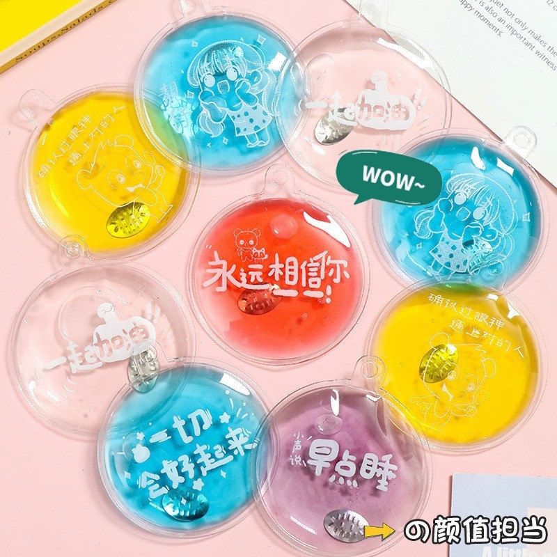 熱を割って手を温めます。|undefined