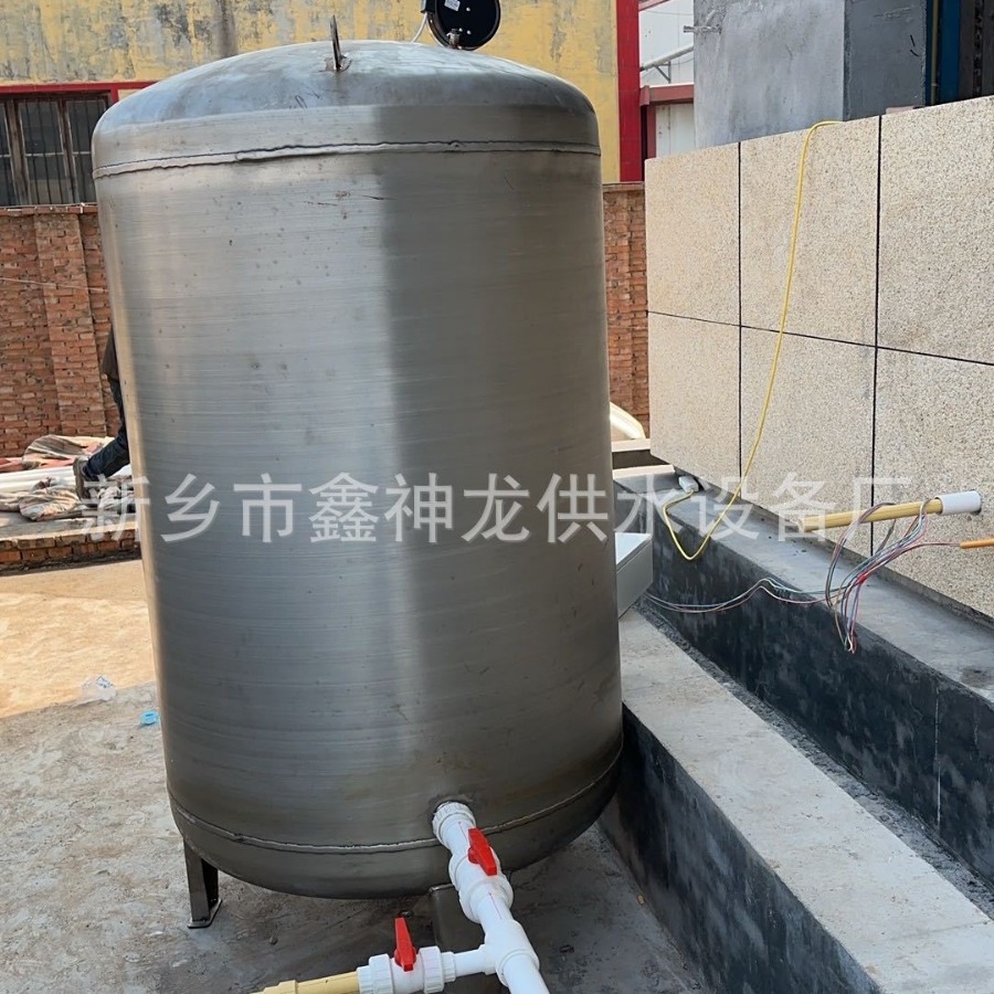 新乡神龙定制3T无塔供水器 储水罐 全自动上水压力罐 锰砂过滤器