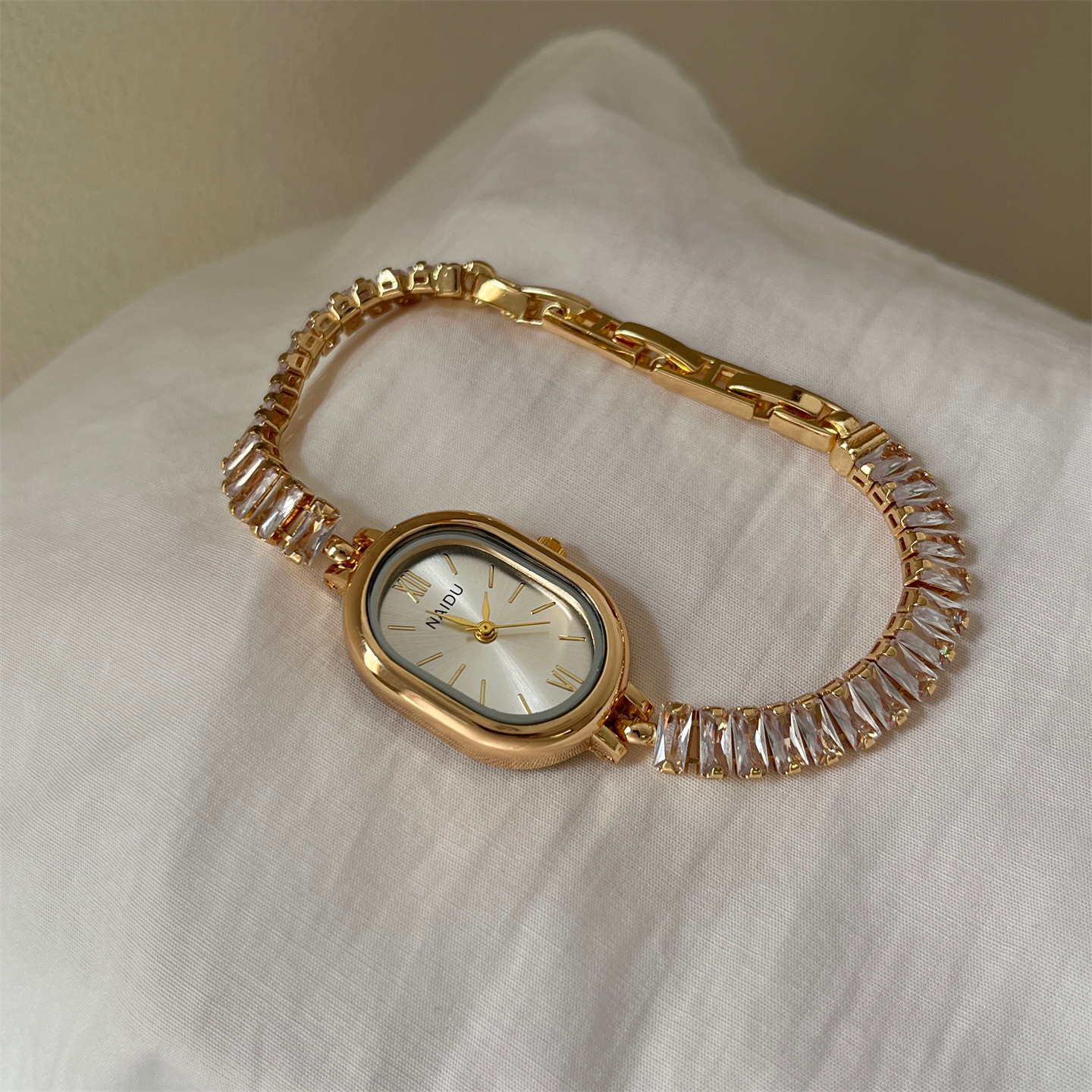 Naidu New Chain Women's Watch Oval Disc Simple Fashion Watch Women's Xiaohongshu Douyin Live Broadcast Quartz Watch