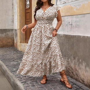 European and American Style 2025 Summer Fashion Seaside Vacation Slim Fit V-Neck Ruffled Floral Plus-Size Dress Vacation Style