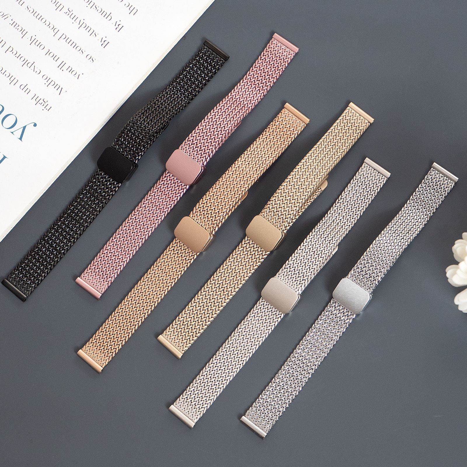 Aplicable para Apple Watch acero inoxidable metal de trigo herringbone hebilla de succión cintura pequeña correa de mujer