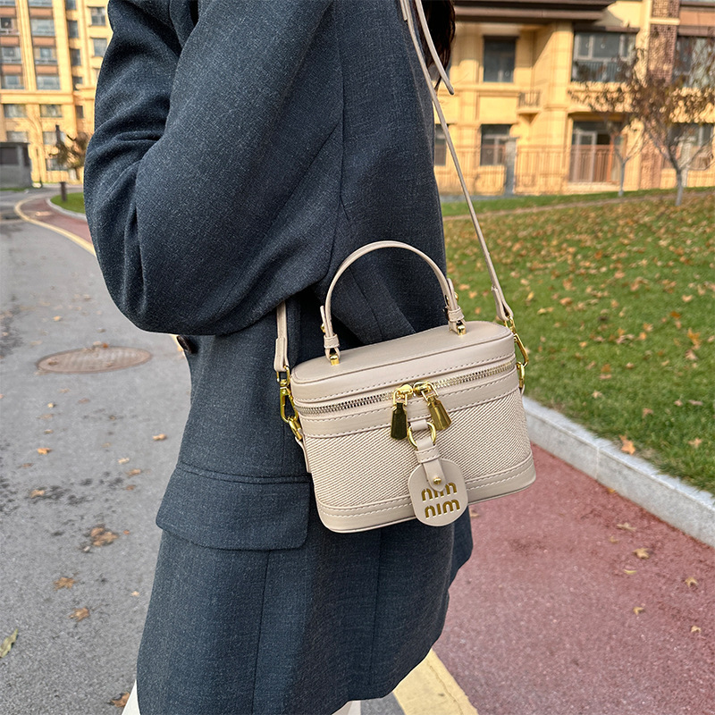 All-Match High-Level Simple Portable Bucket Bag Women's New 2024 Autumn and Winter Fashionable Mini Niche Shoulder Bag All-Match High-Level Simple Portable Bucket Bag Women's New 2024 Autumn and Winter Fashionable Mini Niche Shoulder Bag