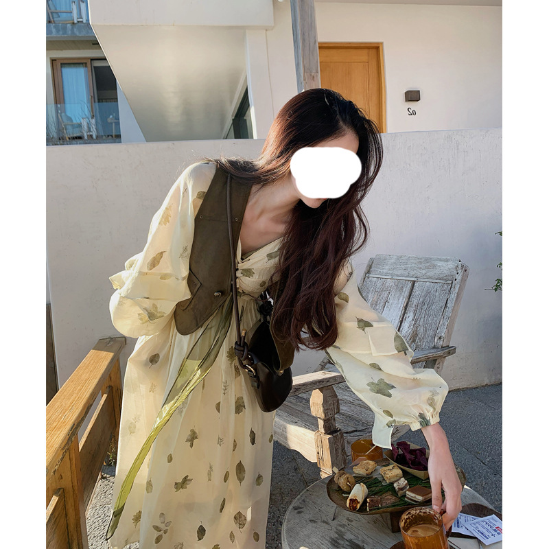壹家 麂皮绒绣花短款小马甲女春2023新款学院风时尚百搭坎肩上衣 pic 5