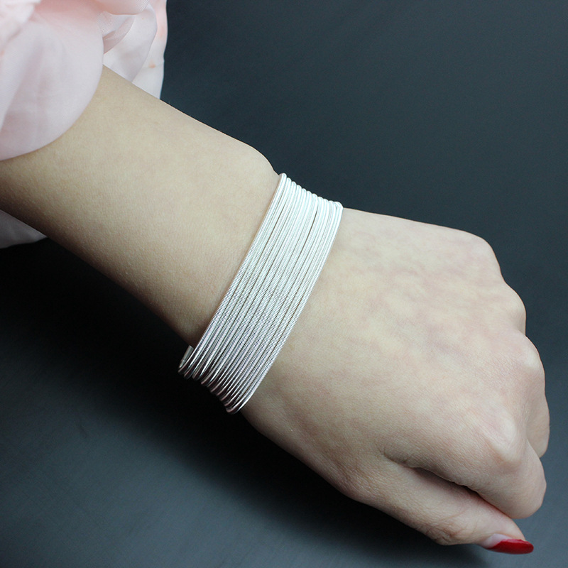 Simple Style Solid Color Carbon Steel Plating Wristband display picture 2