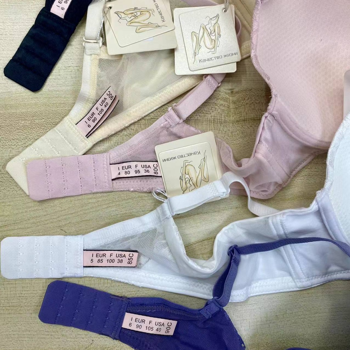 Nuevo comercio exterior europeo y americano ropa interior de dama confortable sujetador de encaje con anillo de acero fabricantes de sujetadores de esponja al por mayor