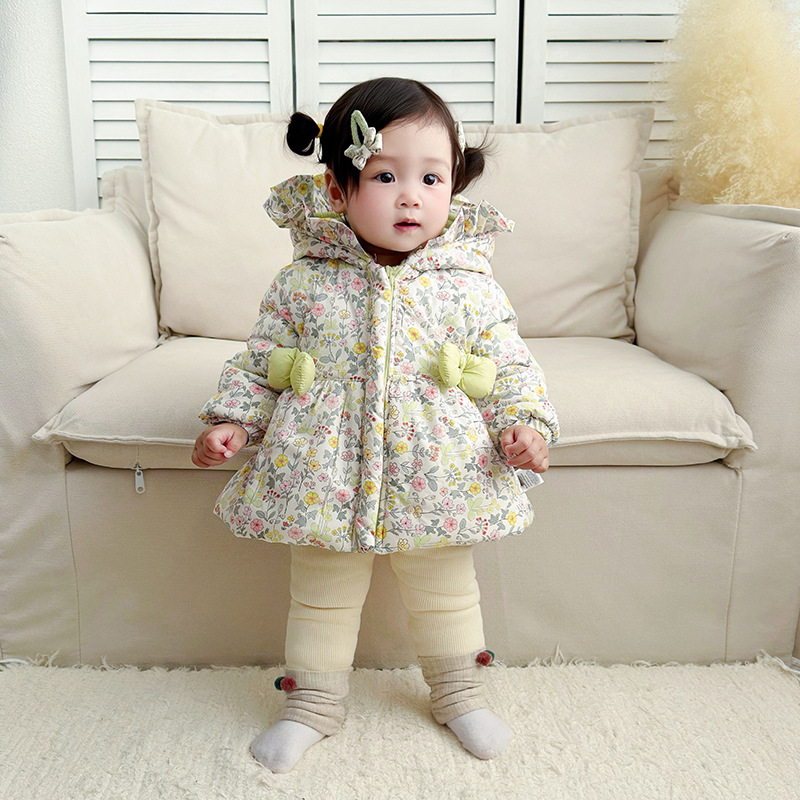Cute winter thickened cotton-padded jacket for toddlers and toddlers, stylish Korean style baby fleece-lined cotton-padded coat, wholesale clothes for one-year-old girls.
