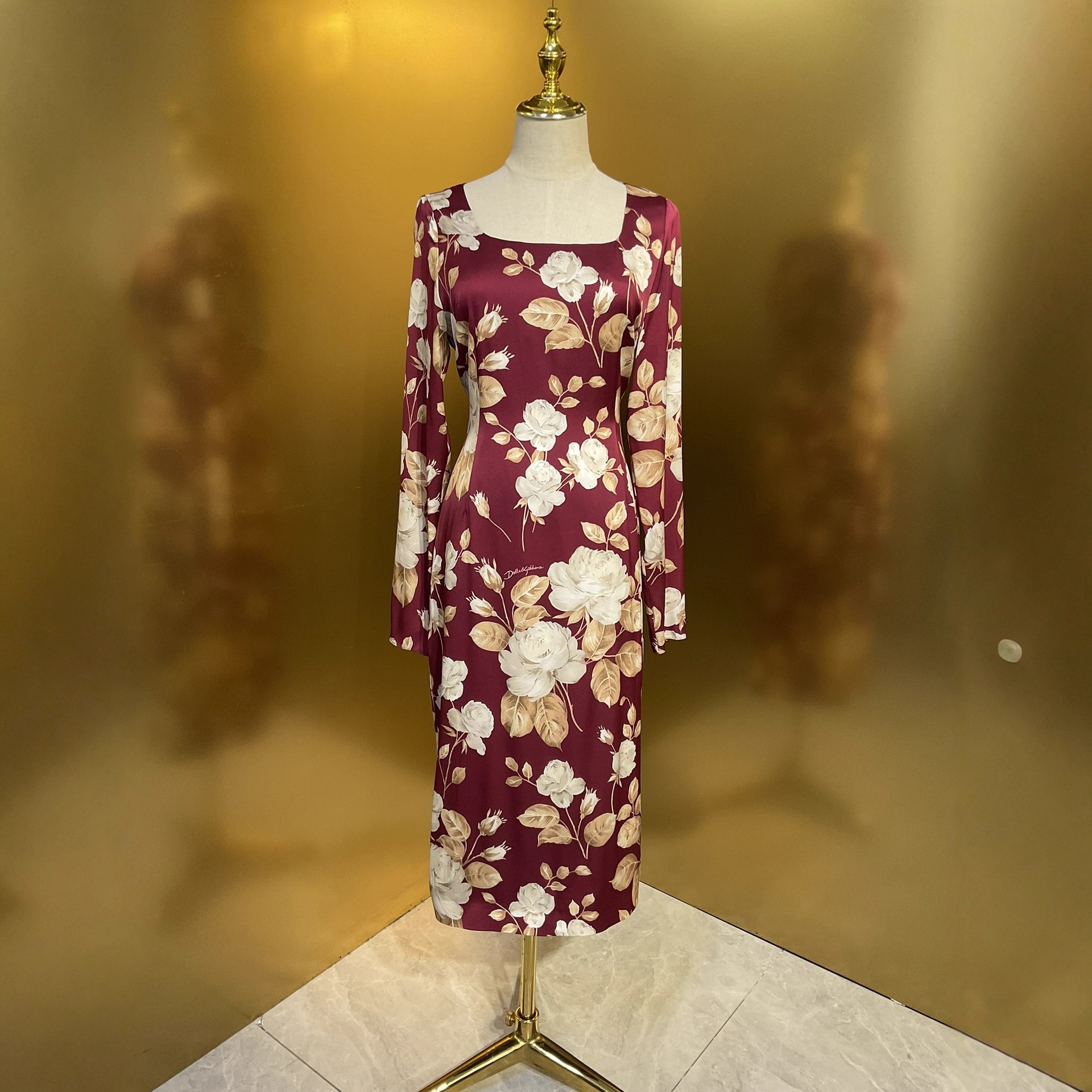 深圳南油精品女装批发一字领真丝印花长袖桑蚕丝连衣裙轻奢气质裙