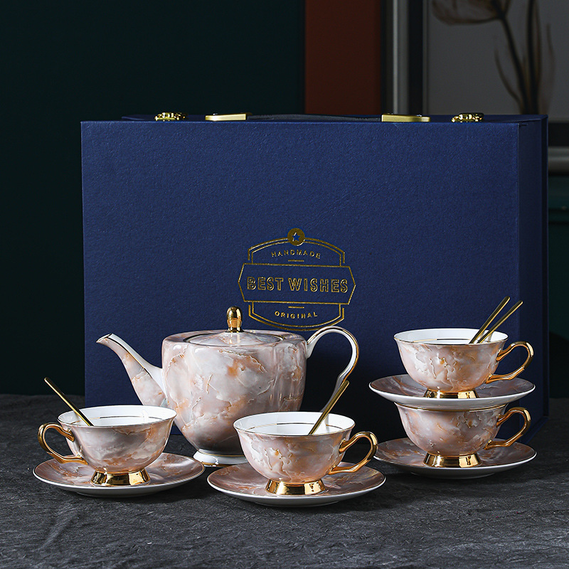 Cerámica Retro de porcelana de hueso de alto valor Juego de taza de café de estilo europeo Juego de té de la tarde Caja de regalo Taza de té de alta calidad Taza y platillo