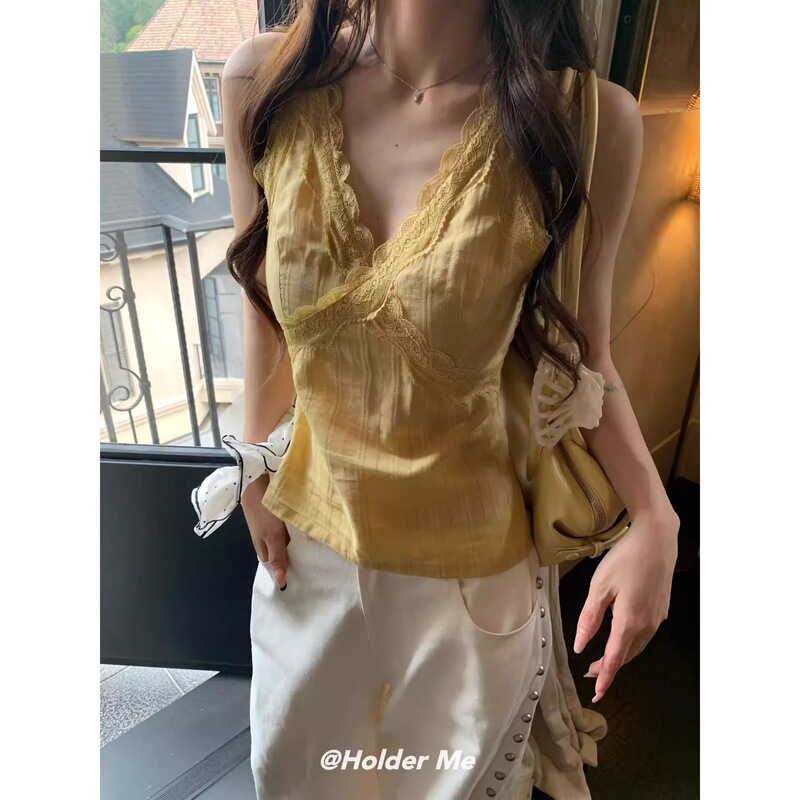 Korean-Style Sweet Summer New Fashion Design Lace Patchwork V-Neck Vest for Women, Slim-Fit Hot Girl Top Korean-Style Sweet Summer New Fashion Design Lace Patchwork V-Neck Vest for Women, Slim-Fit Hot Girl Top