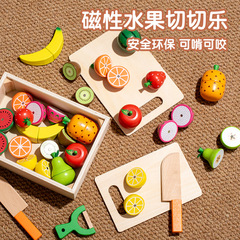 木の子供のままごとは野菜の果物の磁気切楽の組み合わせの親子のインタラクティブな台所のおもちゃのセットをシミュレーションします。