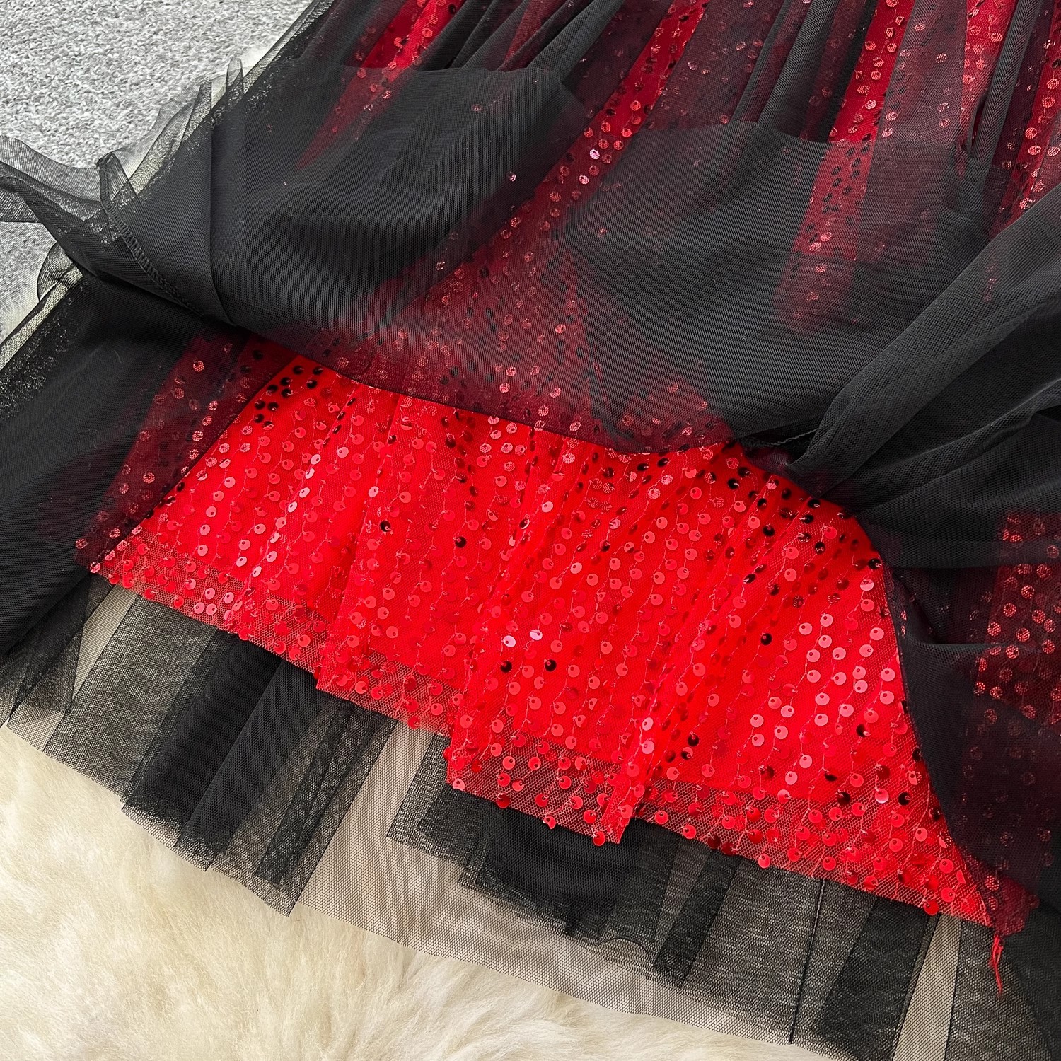 Dámská sukně do a ze sametu a síťoviny s flitry a elastickým pasem_voghion.com