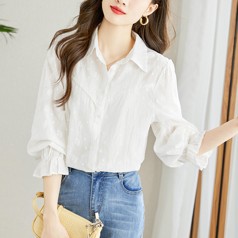 Camisa blanca de algodón bordada para mujer, manga larga, nuevo estilo primavera 2026, top bordado de algodón puro, camisa de mujer de alta gama.