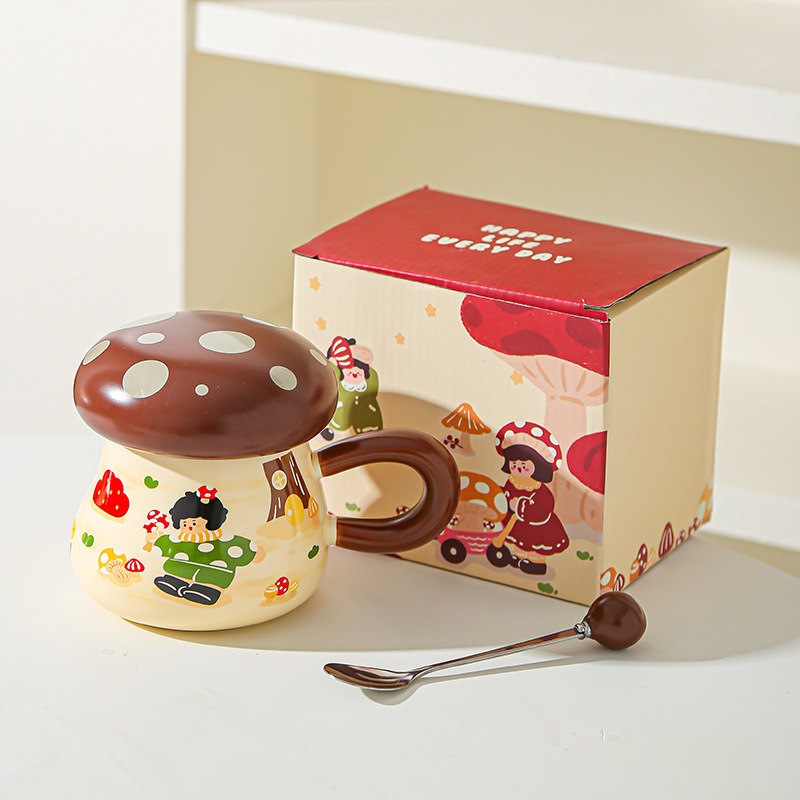 Hongo chica taza de alto valor facial acompañante regalo encantador taza de cerámica de dibujos animados con tapa de gran capacidad taza de agua potable