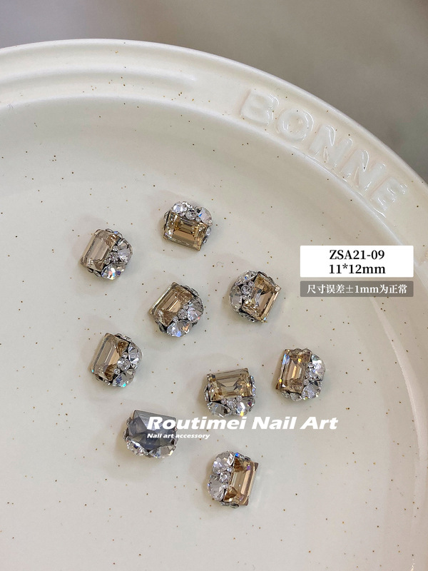 新品のk 9水晶のハトの卵のネイルアクセサリーが爆発しました。|undefined