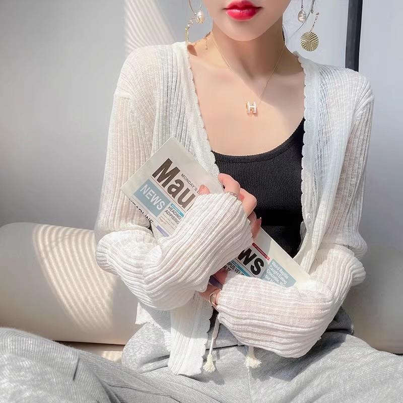 Knitted Bottoming Shirt for Women 2023 Summer New Versatile Design Stripesd Long-Sleeved Navel-Baring Cardigan Collarbone Top