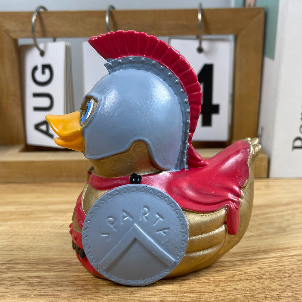Nuevos productos transfronterizos King of Sparta pequeño pato amarillo adornos