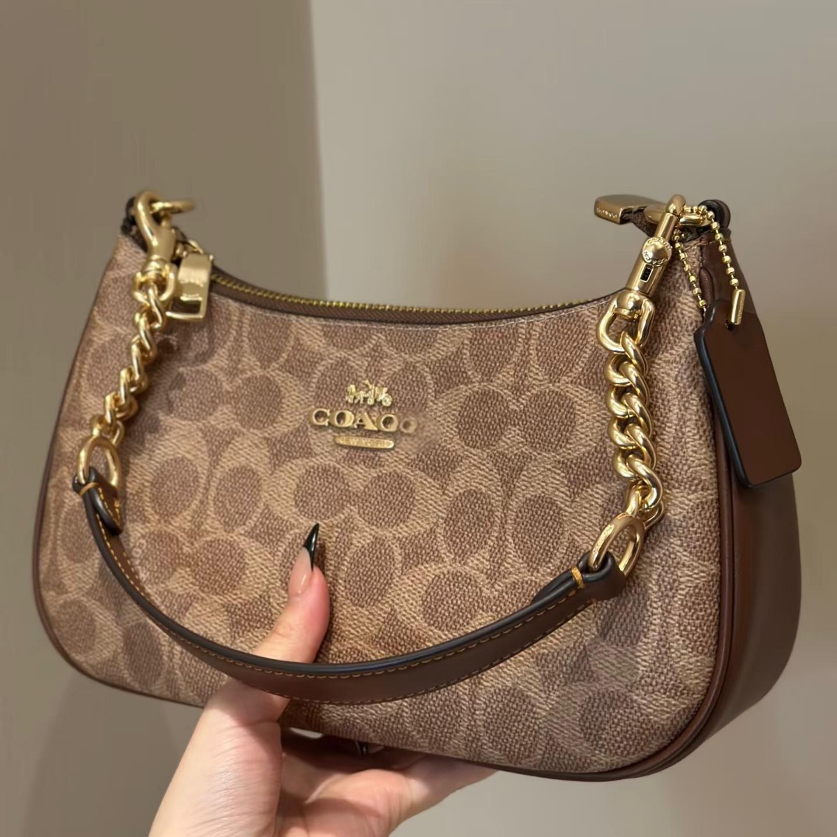 2025 Koujia nuevo bolso de axila de luna nueva Teri bolso de hombro con cremallera con cadena de impresión retro europea y americana