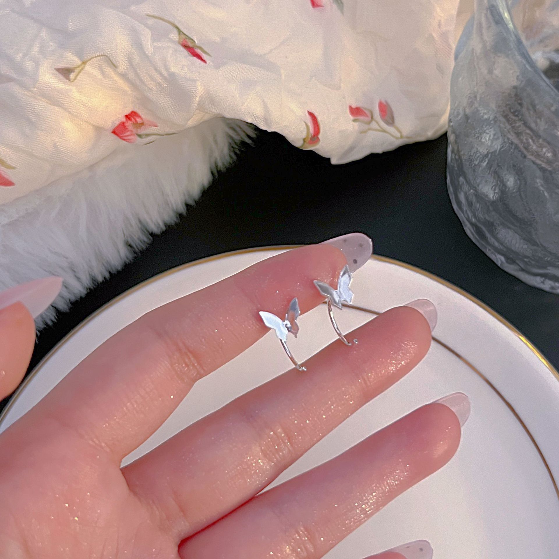Kleine S999 Sterlingsilber Ohrlöcher Pflege-Ohrstecker Damen 2025 neue Kollektion Trend vielseitige Ohrringe hochwertiges Ohrschmuck Großhandel