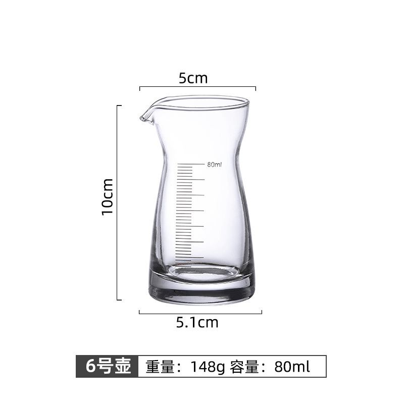 Casa de vidrio y blanco distribuidor de vino con cuchara de vino vino vino tinto y blanco vaso de vino con escala para el hotel