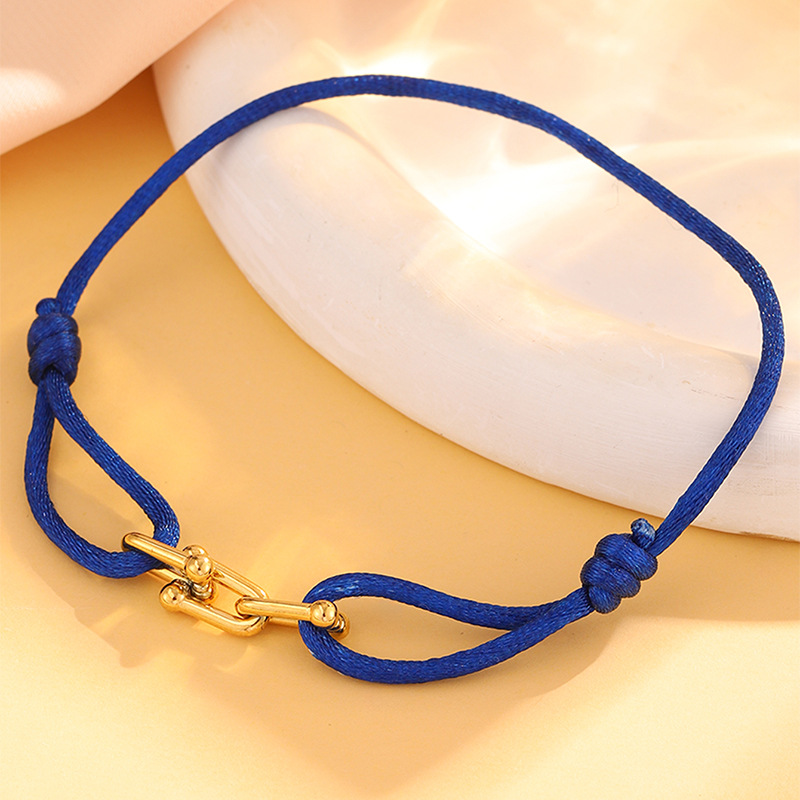 Personalidad creativa joyería de acero inoxidable en forma de U cuerda de mano tejida a mano venta caliente europea y americana joyería de cuerda roja simple y versátil