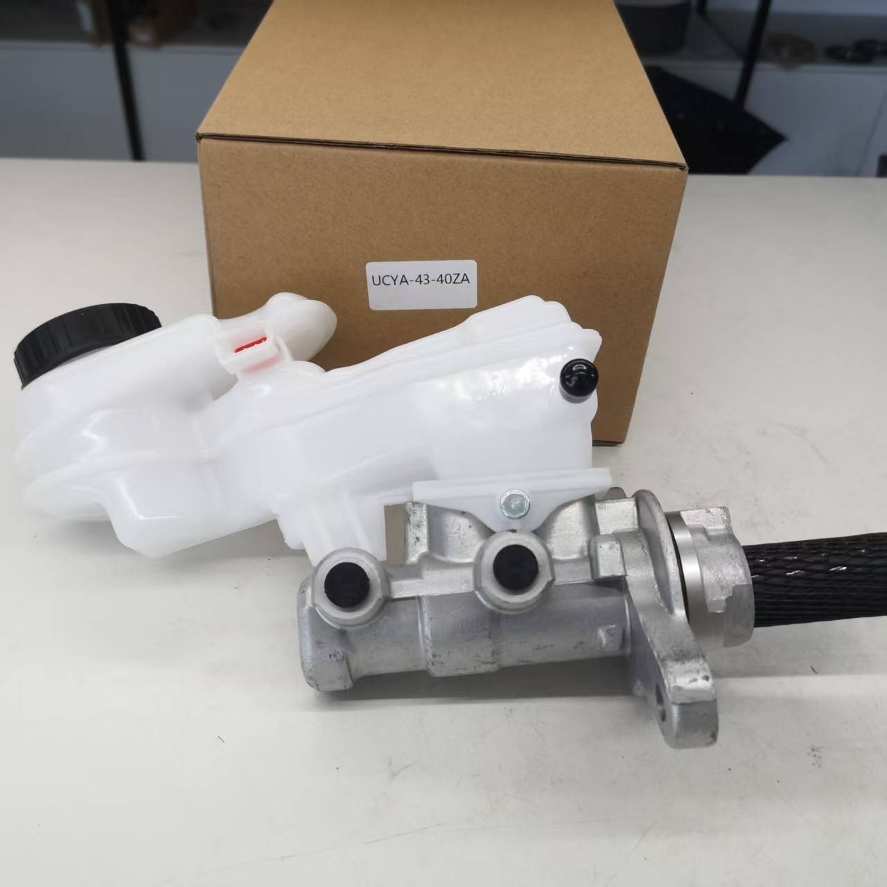 Suitable for Ford Ranger Bt50 Mazda 2.2 Pickup Brake Master Cylinder Ucya-43-40Za