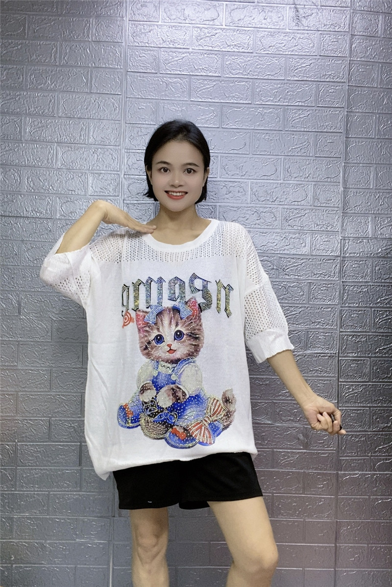 Γυναικείο μακρύ γυναικείο μπλουζάκι με στρογγυλή λαιμόκοψη και διαμάντια, σε πωλήσεις, για το καλοκαίρι._voghion.com