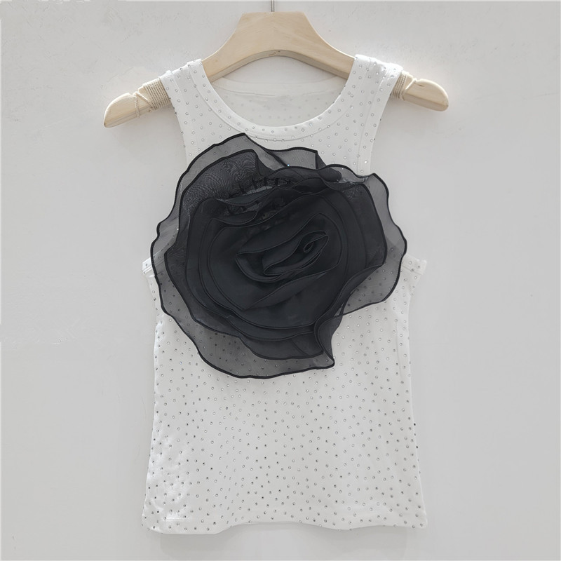 Perforación caliente con una atmósfera femenina de vacaciones chaleco de cinturón decorativo de flores tridimensionales sin mangas para el pecho con una camisa chic