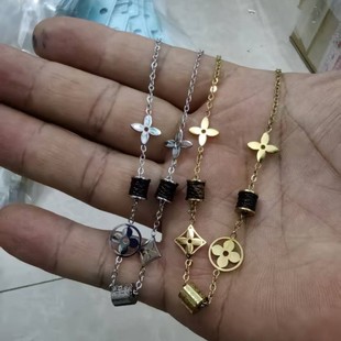�¿�߼���С�U���ϻ�����ɫ���~����С���OӋ�߼��Еr�аٴ�