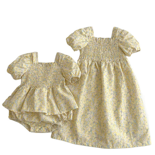 New summer Korean-style ruffled puff-sleeve baby romper for girls, featuring a princess-like floral dress—perfect for sisters' matching outfits and kids' clothing.
