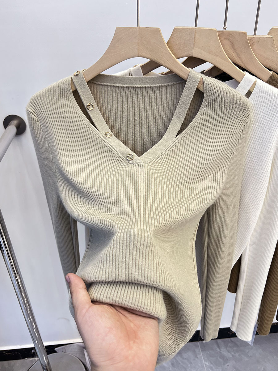 商品详情图_2024秋冬V领镂空设计感长袖针织衫女宽松打底毛