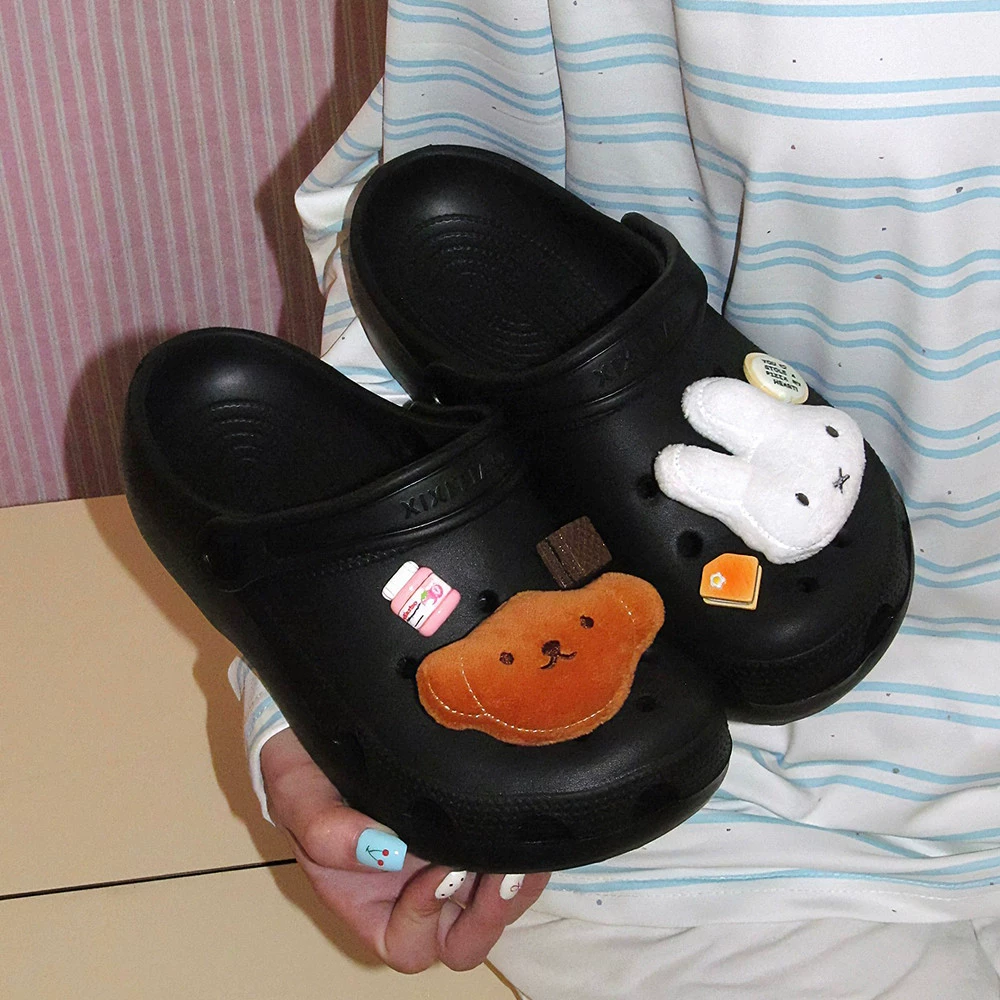 Пляжная обувь EVA для пар, новая обувь с отверстиями в форме сердца для девочек, женские летние милые сандалии с милым медведем и кроликом, уличная одежда, сандалии