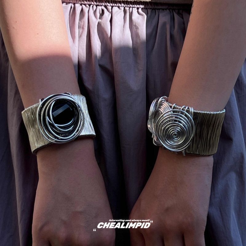 Chealimpid. Irregular Metal Coil-Wrapped Vintage Bracelet with a Niche High-End Feel, Light Luxury Bracelet for Men and Women Chealimpid. Irregular Metal Coil-Wrapped Vintage Bracelet with a Niche High-End Feel, Light Luxury Bracelet for Men and Women