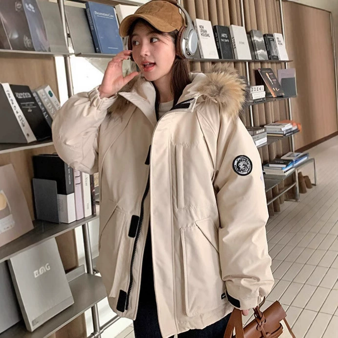 Корейский стиль 2025 зимняя новая парка с большим меховым воротником, утепленная куртка для женщин, короткая универсальная свободная рабочая куртка, толстая.