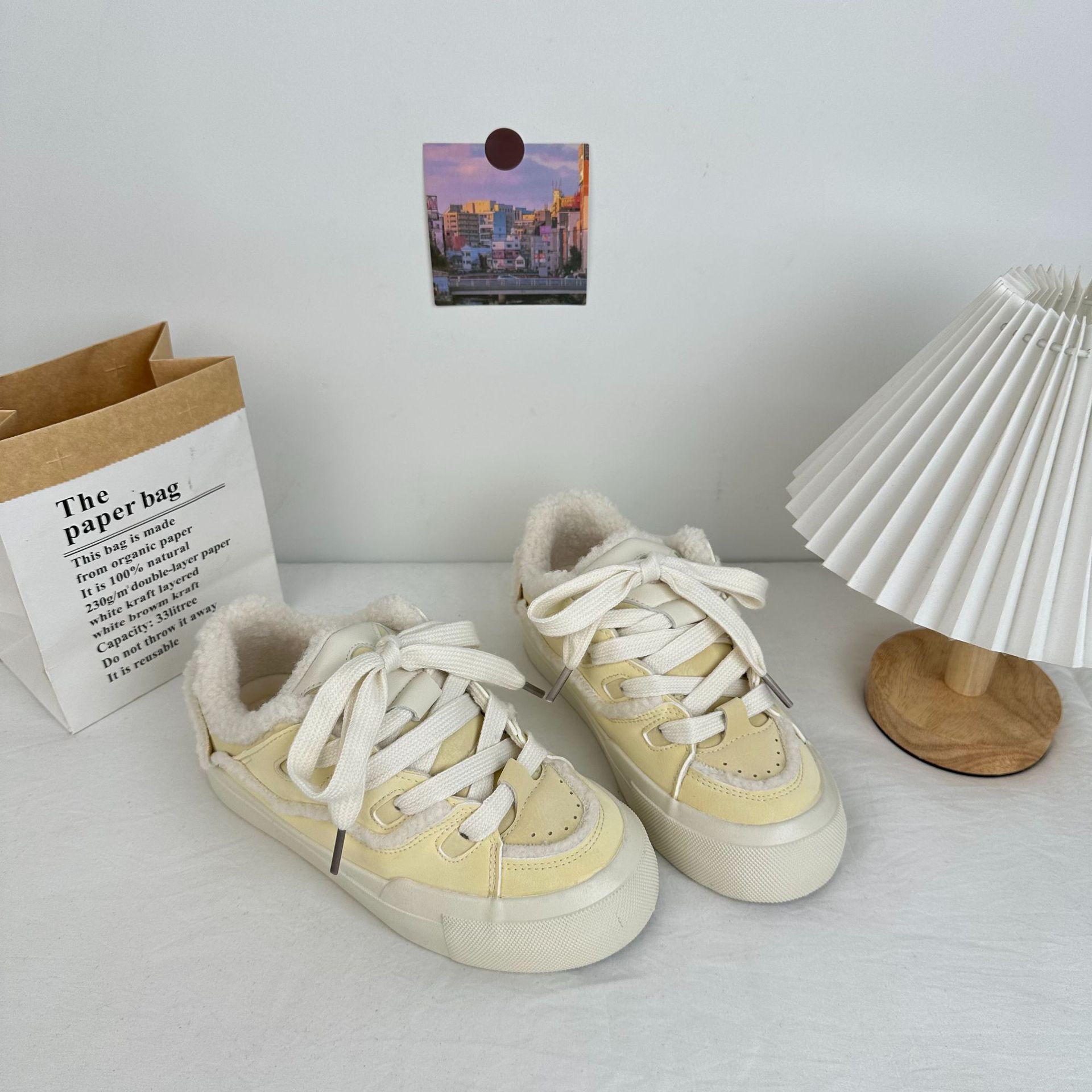 Invierno calentamiento skate para estudiantes de baja altura zapatos de algodón versátiles 2025 nuevo estilo coreano nicho zapatos de lona de lana