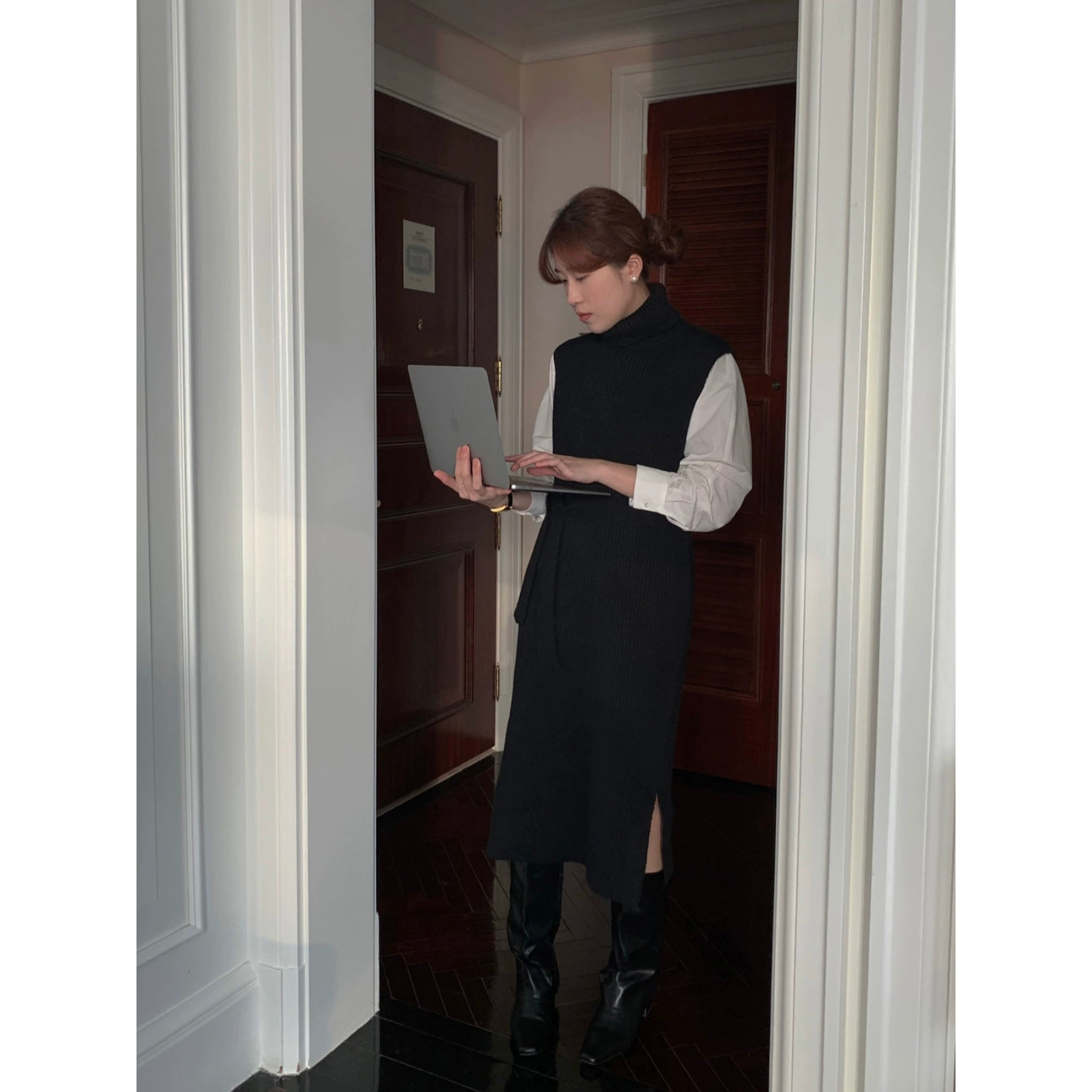 Женское приталенное платье-свитер Yienou inbyin в Корейском стиле без рукавов с высоким воротником для зимы 2022