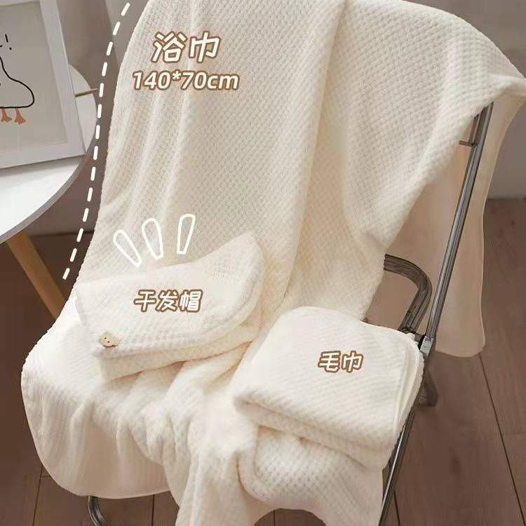 Toallas de coral de peluche de tres piezas, toallas de baño gruesas, sombrero de cabello seco para el baño suave y cómodo, secado rápido, no pierde pelo al por mayor