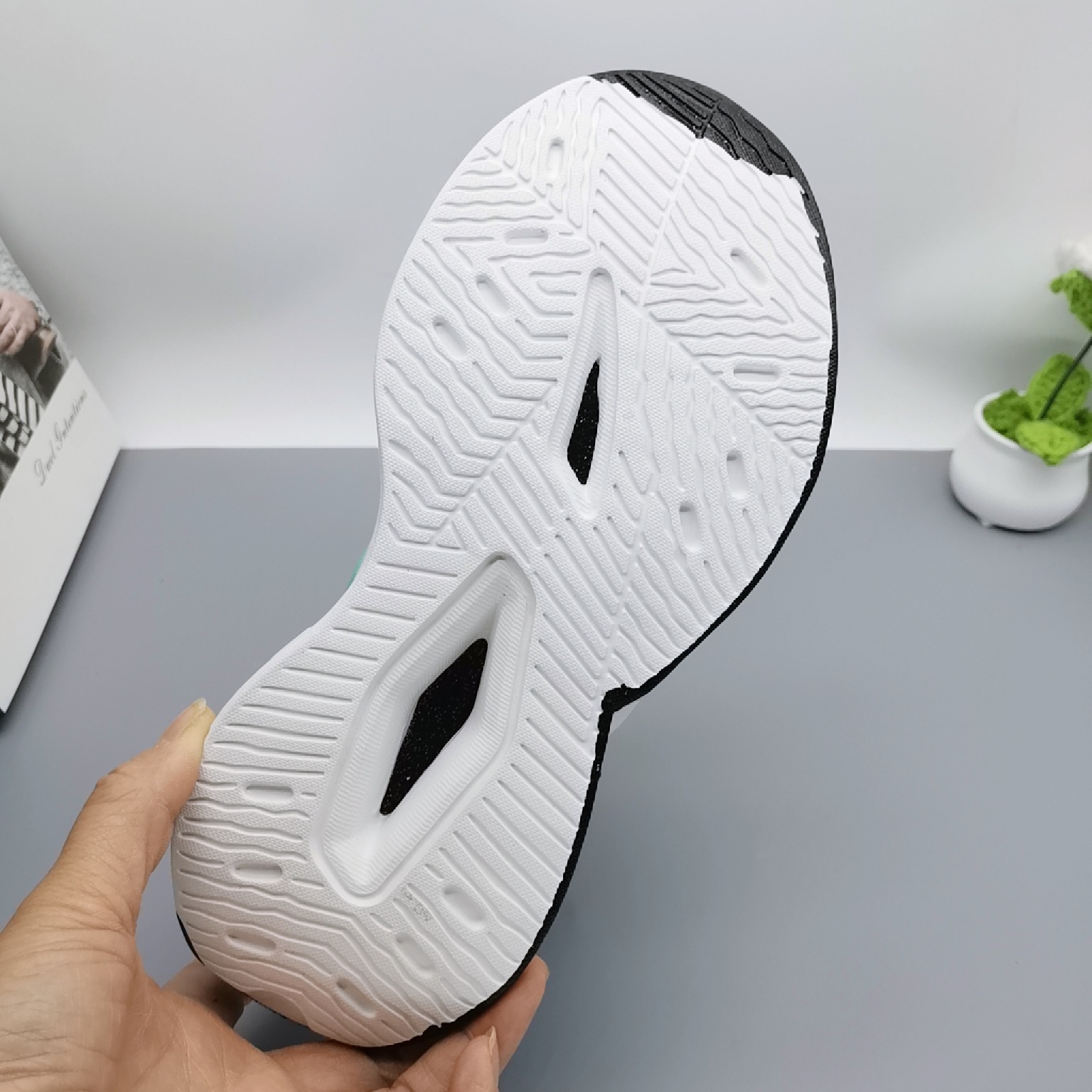 Calzado deportivo de red transparente para niños 2025 malla de verano nuevos zapatos para niños niños pequeños y medianos zapatos de papá para niños zapatos deportivos