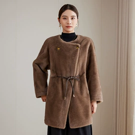 女式毛呢外套;女式皮衣;皮草