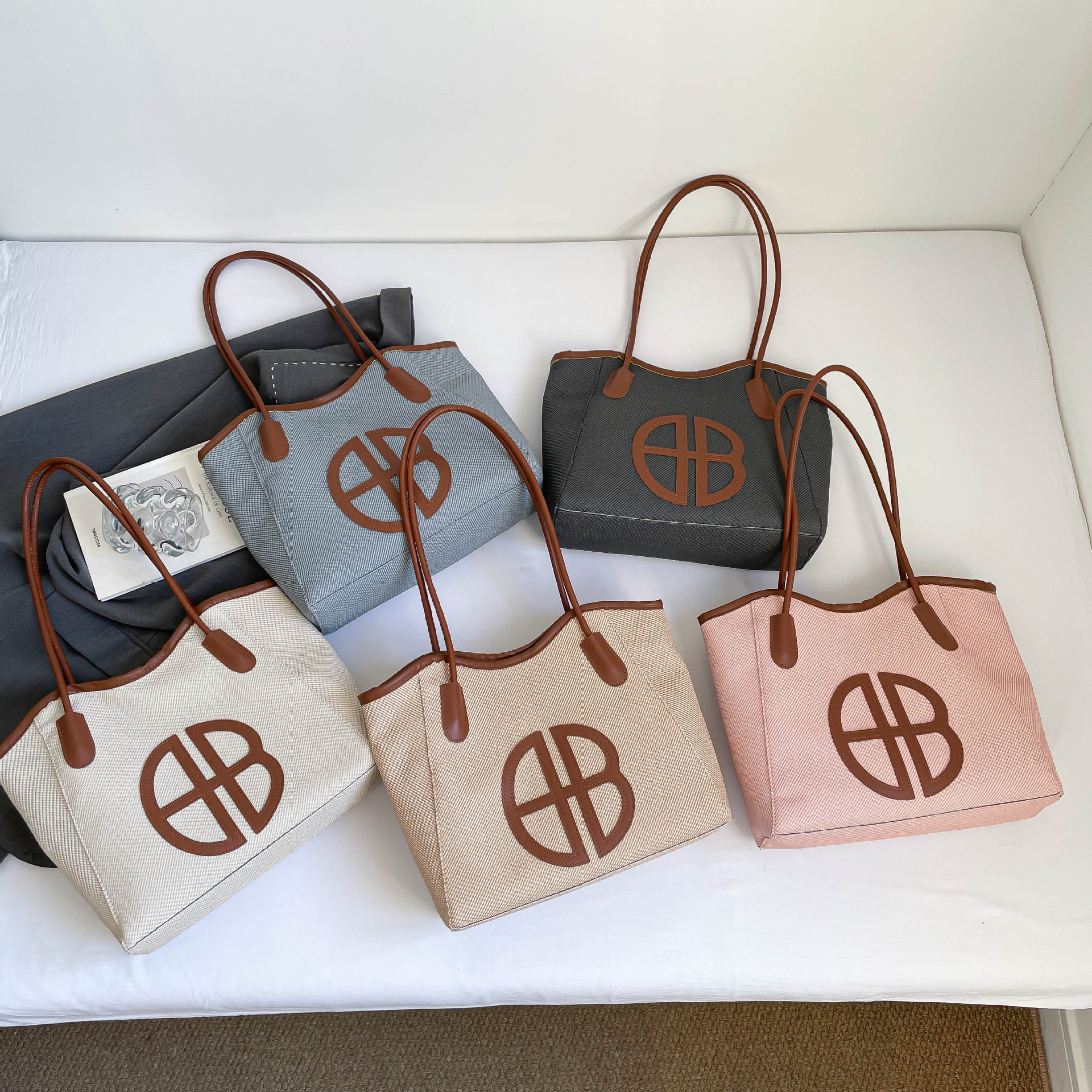 Bolsa de brazo de gran capacidad para viajar 2026 nueva moda bolso de mujer de alto nivel nicho bolso de hombro bolso especial para mujeres