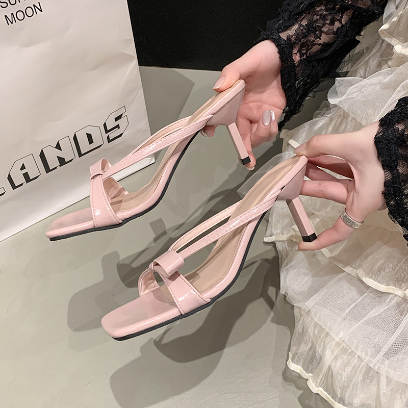 zapatos de tacones altos de mujer con arco de cabeza cuadrada, moda con tacones delgados con falda, 2026 zapatillas de verano