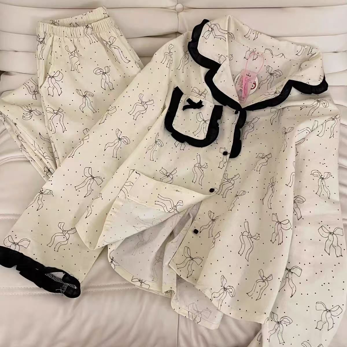 Venta al por mayor transfronteriza de celebridades de Internet nuevas nubes pijamas de manga larga de algodón para mujer primavera y otoño dulce bowknot ropa de hogar informal ropa exterior