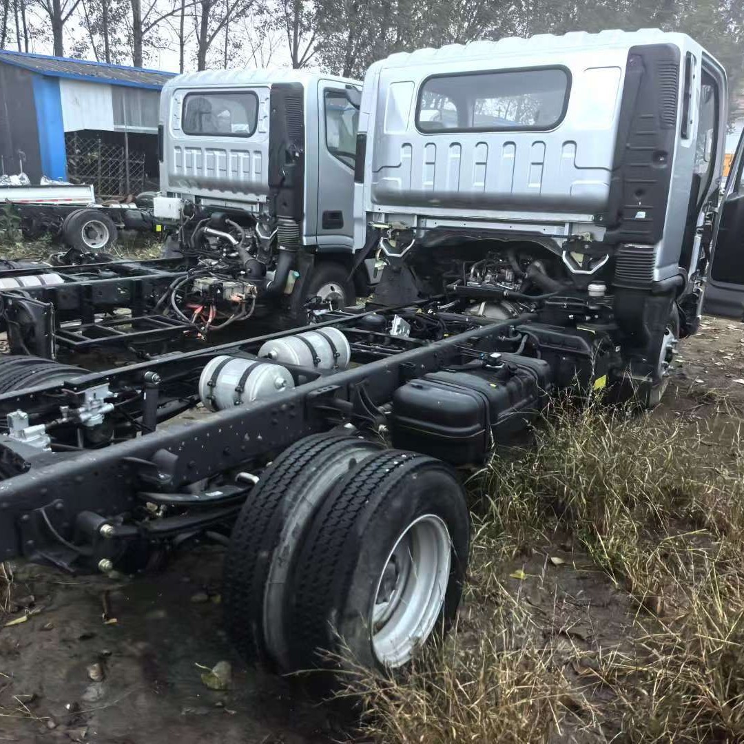 出口翻新福田箱货4米2轻卡库存底盘 福田奥铃M卡3.7米箱式运输车