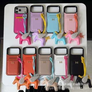 新款苹果17手机壳适用iPhone13荔枝纹卡包挂绳小马手机壳字母H潮