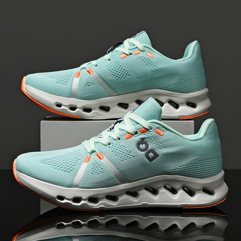 Zapatos de hombre 2024 verano nuevos zapatos de tejido ligero transpirable moda casual zapatos deportivos de correr zapatos de malla de coco zapatos de moda
