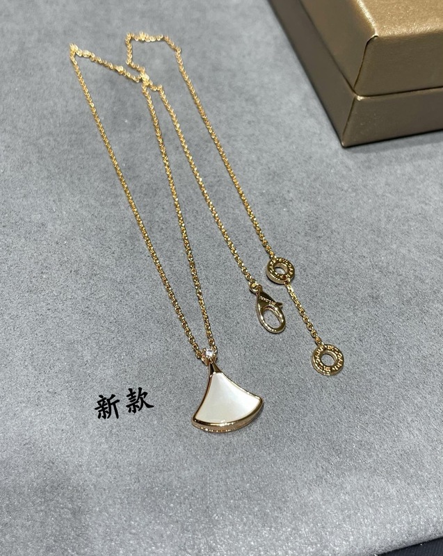 女性用の高バージョンの扇形の小さなスカートネックレス、スターリングシルバーメッキ18Kゴールドライト高級ホワイトマザーオブパール鎖骨チェーン大きな扇形ペンダント|undefined