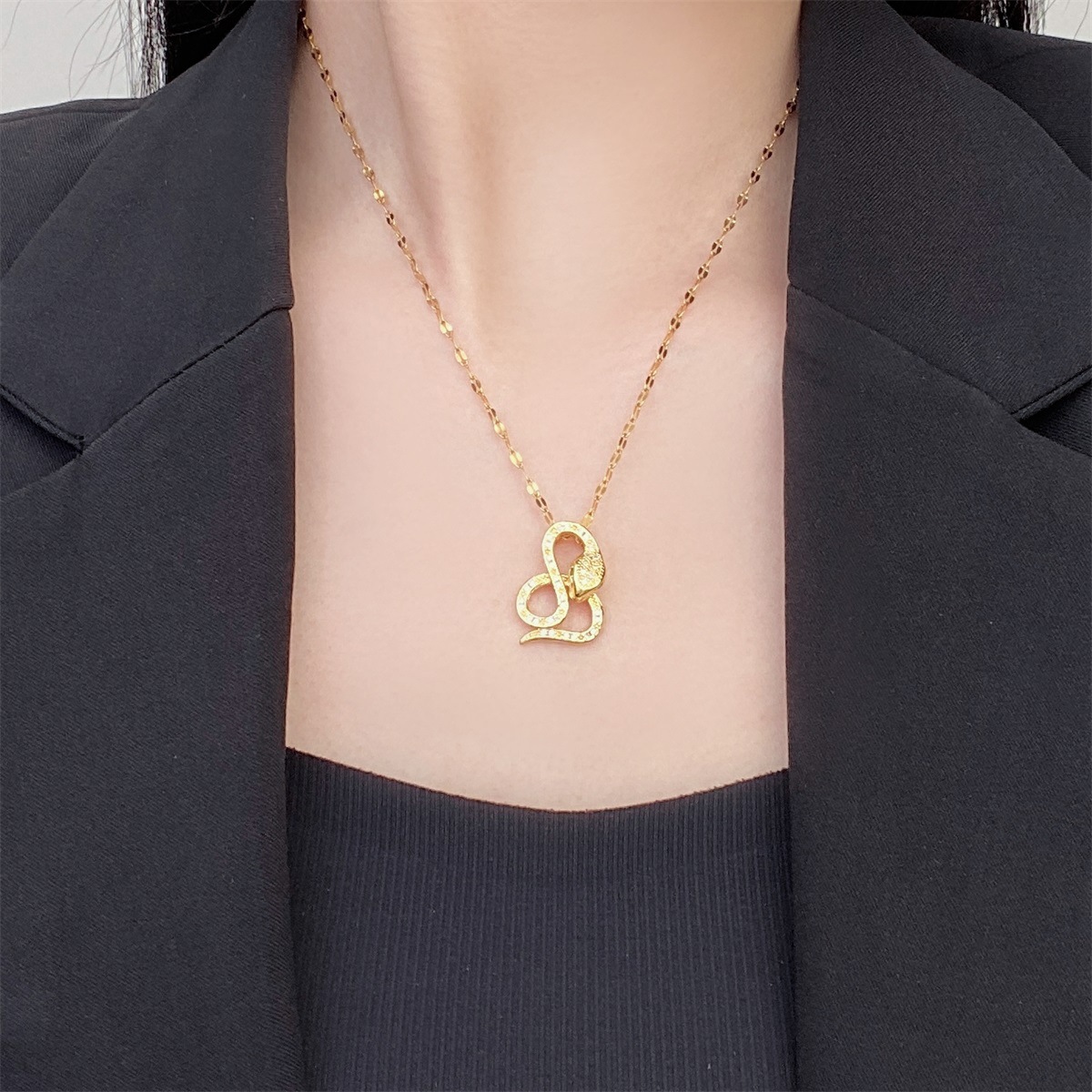 Simple Style Snake Stainless Steel Inlay Zircon Pendant Necklace display picture 1
