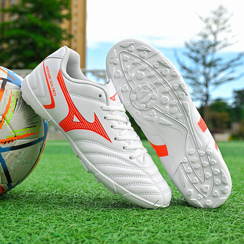 Broken Boys' Junior Football Spikes Competition Football Shoes Women's Low-top Football Shoes Men's Training Adult Primary School Students Excellent Price Broken Boys' Junior Football Spikes Competition Football Shoes Women's Low-top Football Shoes Men's Training Adult Primary School Students Excellent Price